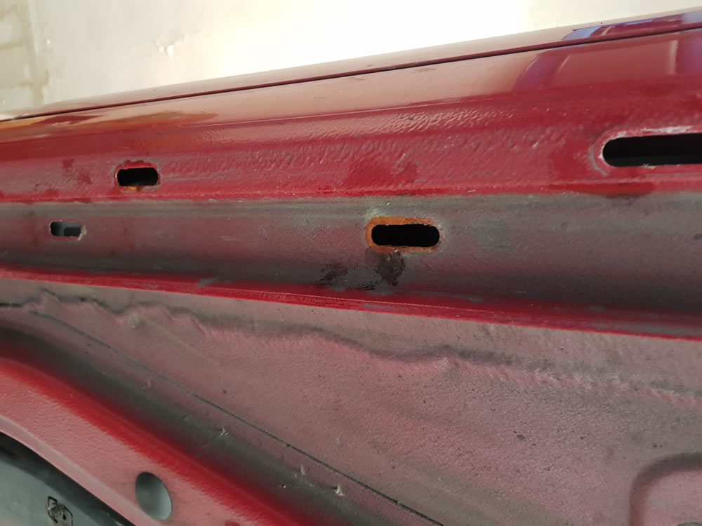 Giulietta has multiple rubber bungs which makes it easy to treat the sill