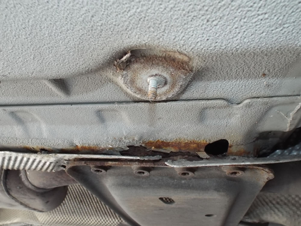 corrosion by heatshield fixing